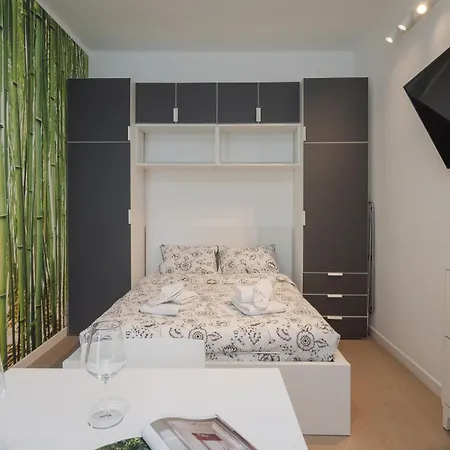 Modern & Functional Steps From Bosco Verticale & Gae Aulenti Apartment Milan