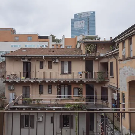 Modern & Functional Steps From Bosco Verticale & Gae Aulenti Apartment Milan