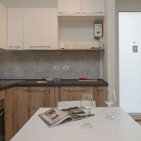 Modern & Functional Steps From Bosco Verticale & Gae Aulenti Apartment *