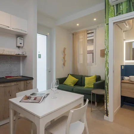 Modern & Functional Steps From Bosco Verticale & Gae Aulenti Apartment Milan