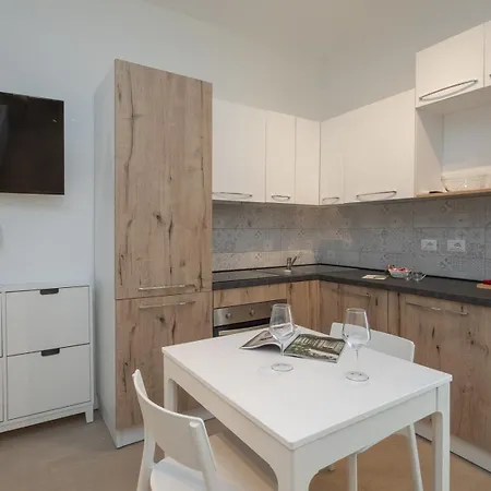 Apartment Modern & Functional Steps From Bosco Verticale & Gae Aulenti Milan