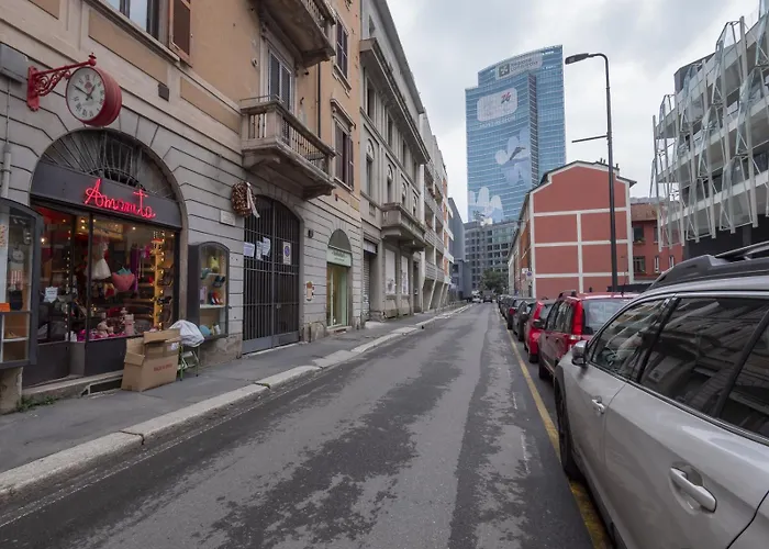 Modern & Functional Steps From Bosco Verticale & Gae Aulenti شقة