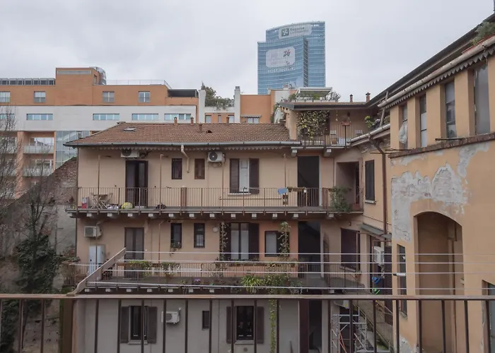 Modern & Functional Steps From Bosco Verticale & Gae Aulenti Apartment Milan
