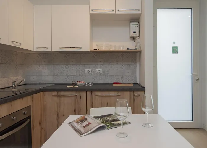 Modern & Functional Steps From Bosco Verticale & Gae Aulenti Apartment *