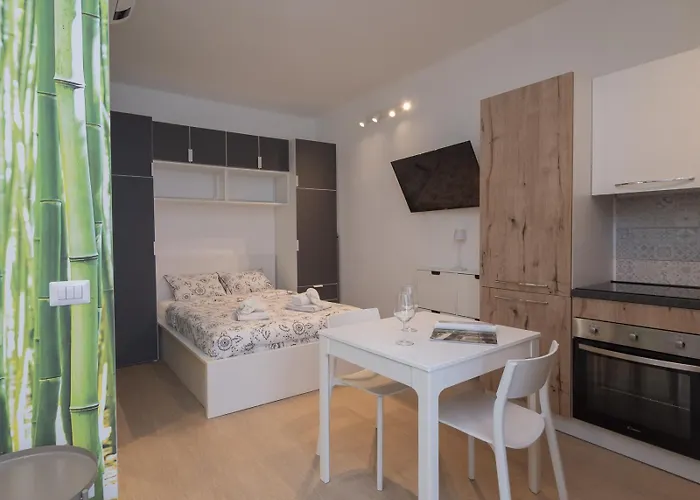 Modern & Functional Steps From Bosco Verticale & Gae Aulenti Apartment *